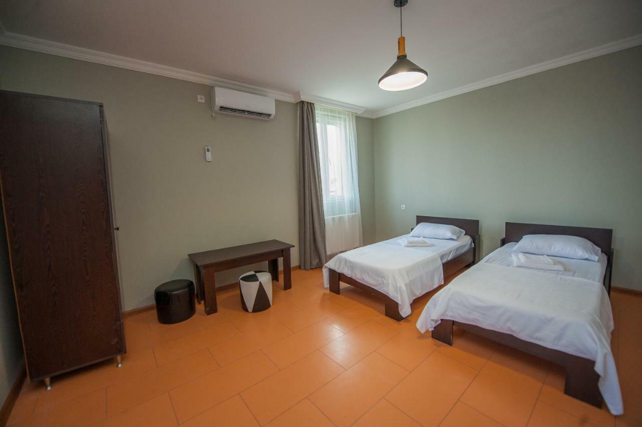 Hotel Cosmos Batoemi Buitenkant foto