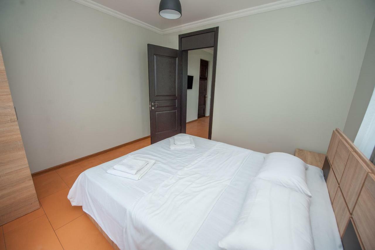Hotel Cosmos Batoemi Buitenkant foto