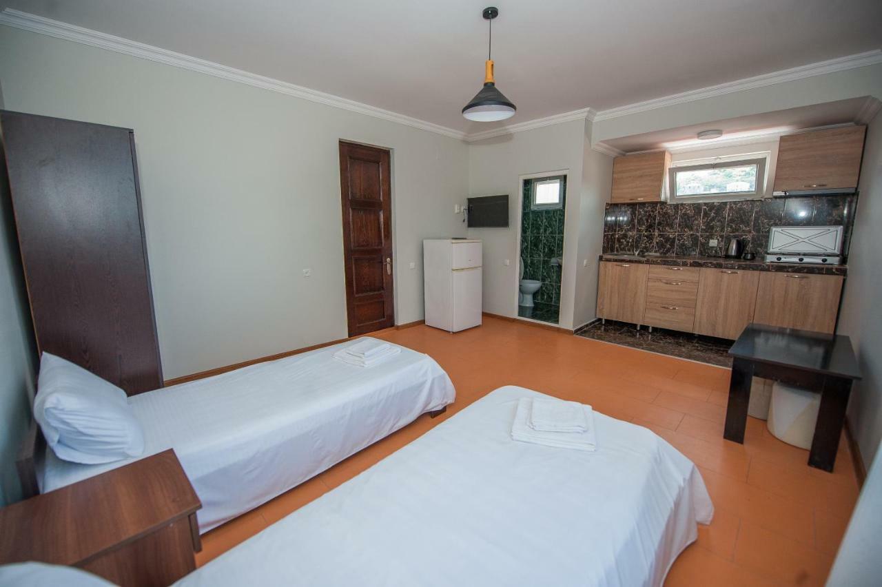 Hotel Cosmos Batoemi Buitenkant foto