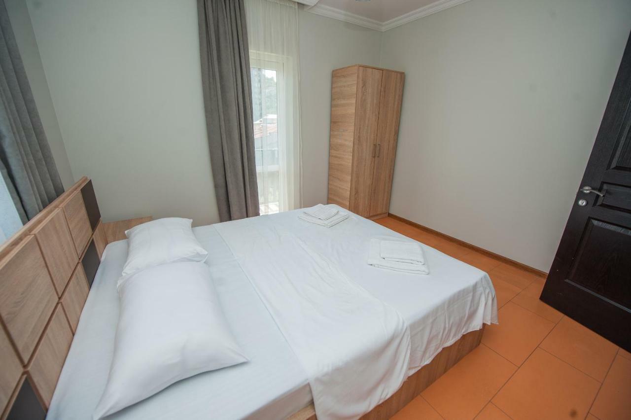 Hotel Cosmos Batoemi Buitenkant foto
