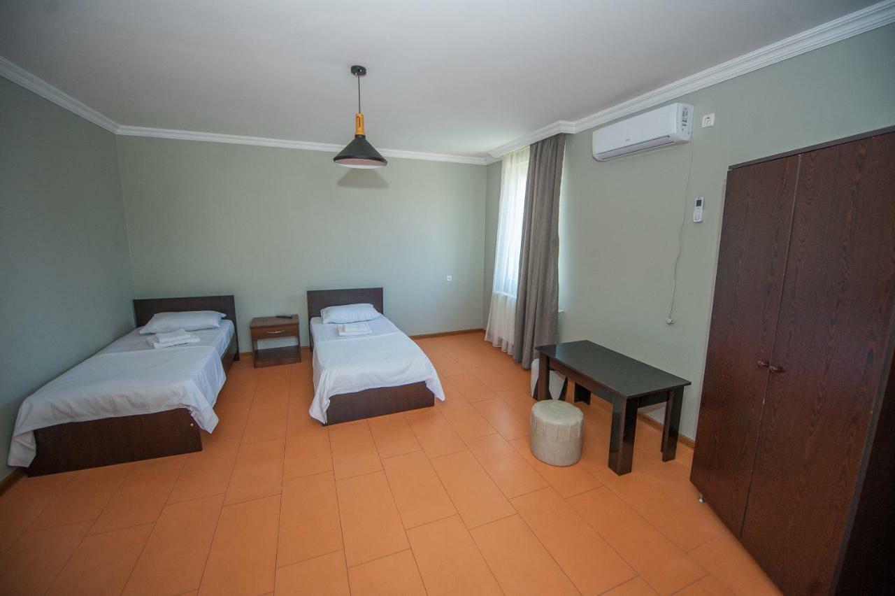 Hotel Cosmos Batoemi Buitenkant foto