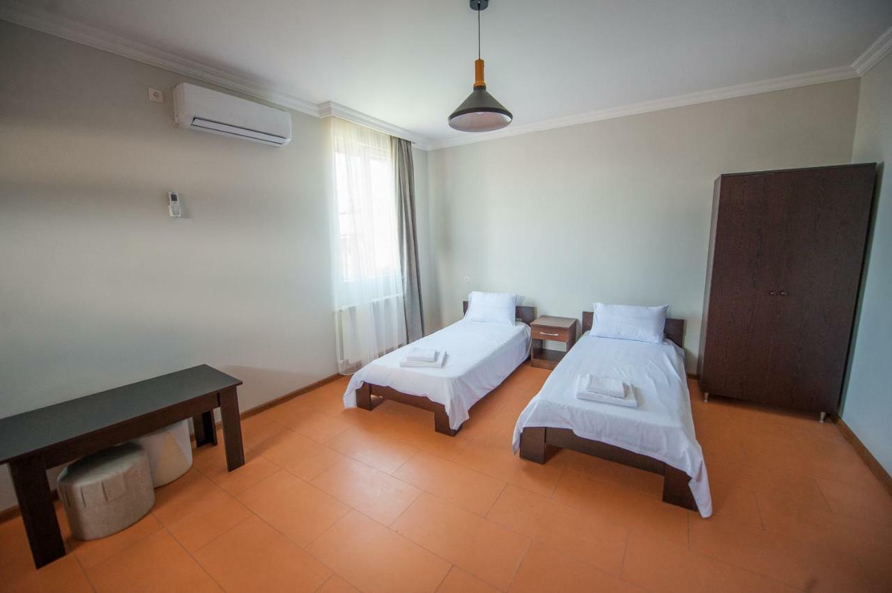 Hotel Cosmos Batoemi Buitenkant foto