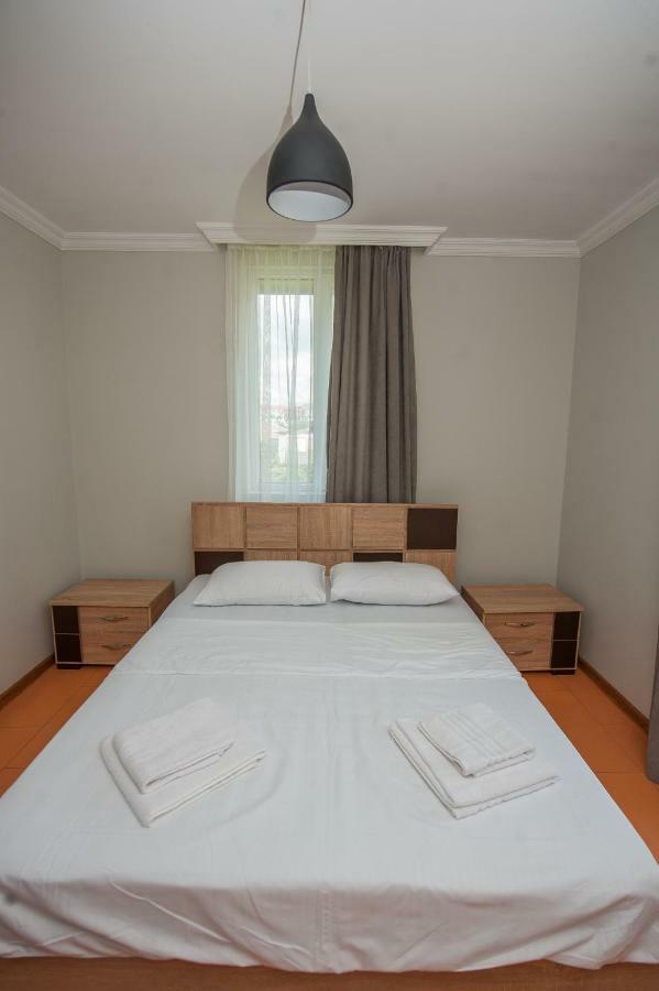 Hotel Cosmos Batoemi Buitenkant foto